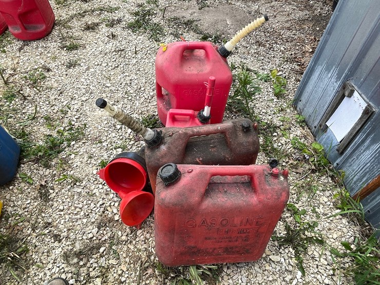#3342-•-(4)-poly-gas-cans-image-7