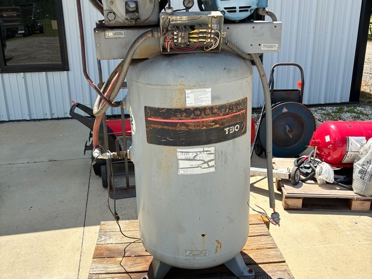 #9935-•-ingersoll-rand-t30-air-compressor-image-1
