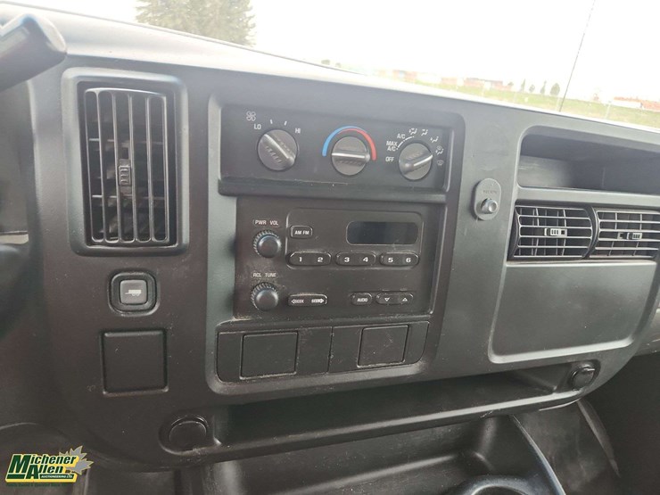 2004-gmc-2500-image-38