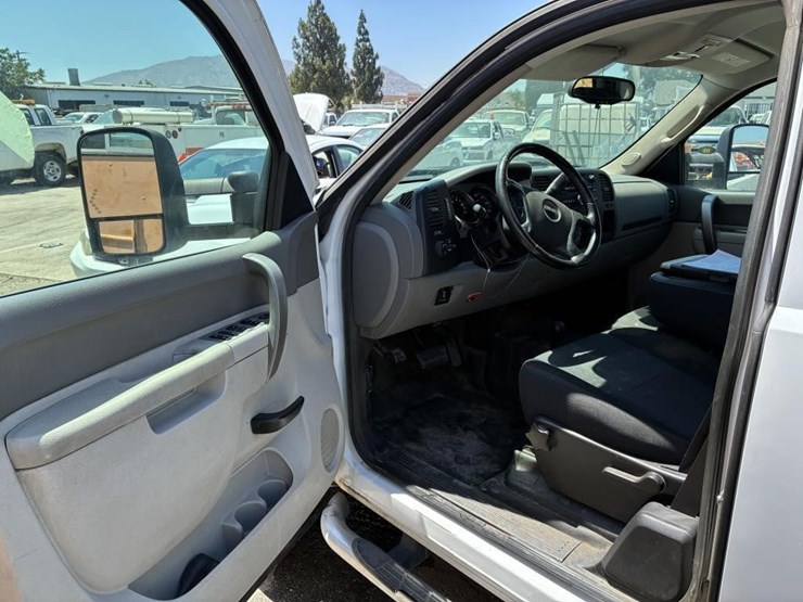 2012-gmc-sierra-3500-image-17