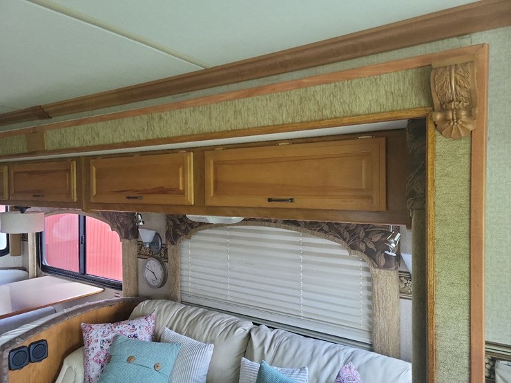 2003-fleetwood-bounder-39z-class-a-motorhome-on-freightliner-chassis-image-17