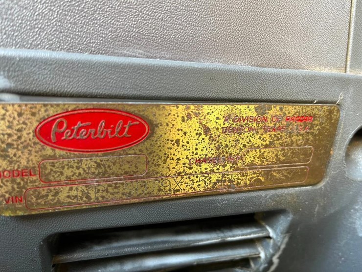 2014-peterbilt-365-image-34