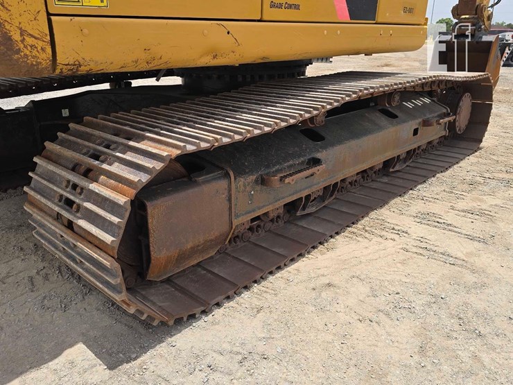 2017-caterpillar-323fl-image-40