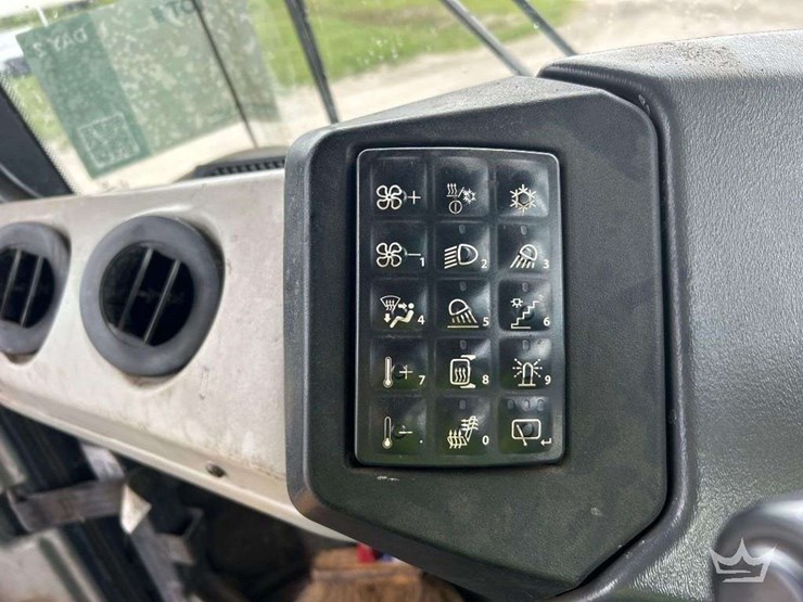 deere-260e-image-34