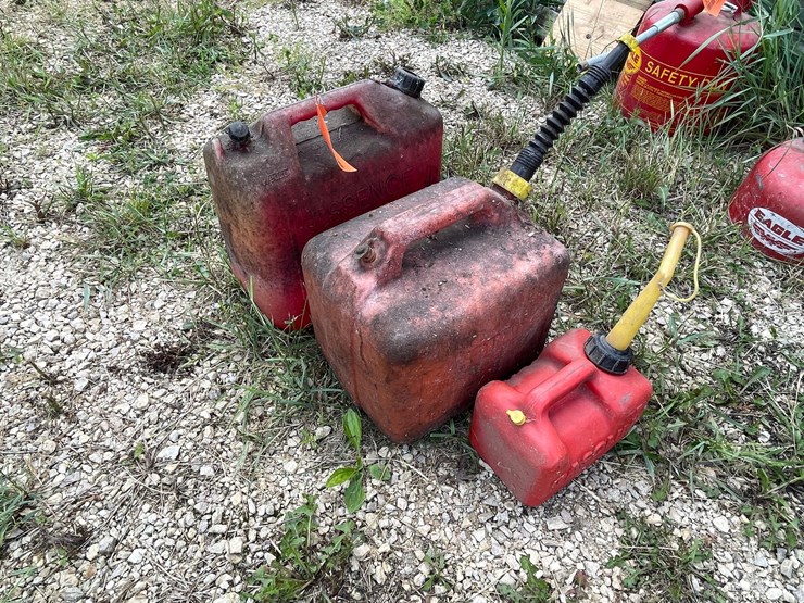 #3343-•-(3)-poly-gas-cans-image-5