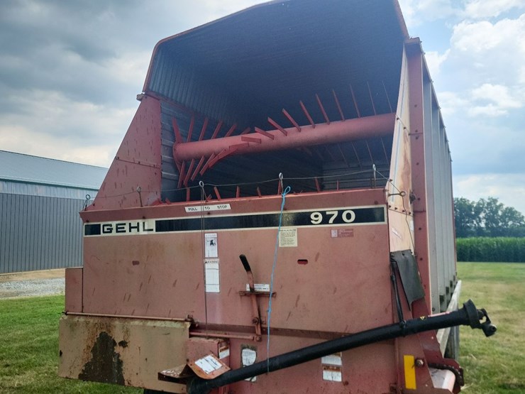 gehl-970-silage-wagon-w/gehl-tandem-axle-running-gear-image-10