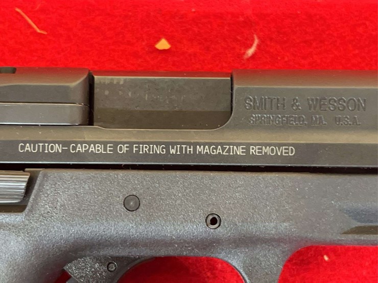 s&w-model-m&p-.45-acp-semiauto-pistol-image-8