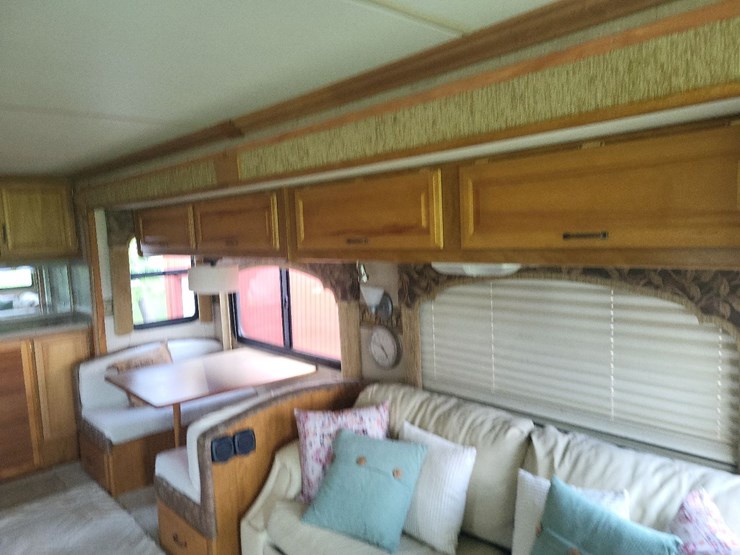 2003-fleetwood-bounder-39z-class-a-motorhome-on-freightliner-chassis-image-18