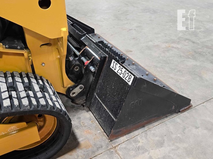 2025-caterpillar-255-image-11