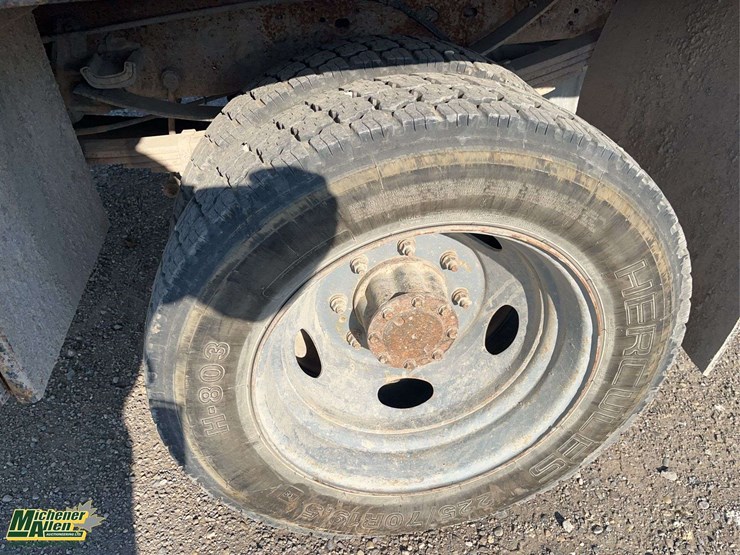 2002-ford-f550-image-11