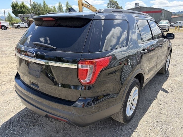2017-ford-explorer-image-4