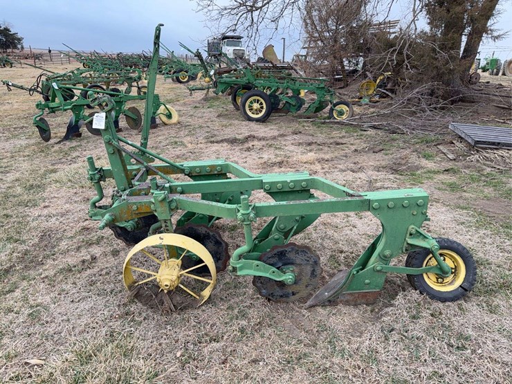 john-deere-three-point-three-bottom-plow-image-2