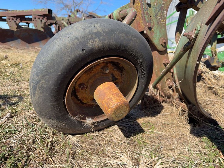 john-deere-three-point-two-bottom-plow-image-14
