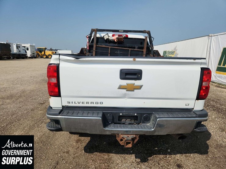 2015-chevrolet-silverado-2500hd-image-4