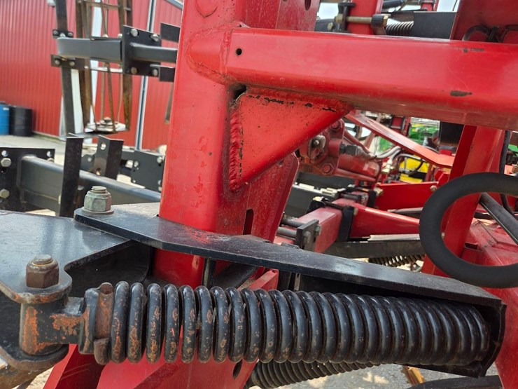 44'-sunflower-5055-44-field-cultivator-image-43