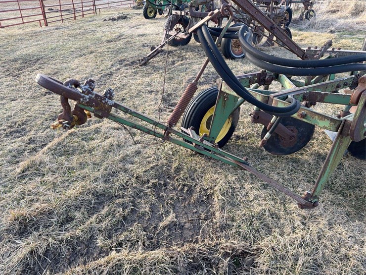 john-deere-pull-type-three-bottom-plow-image-14