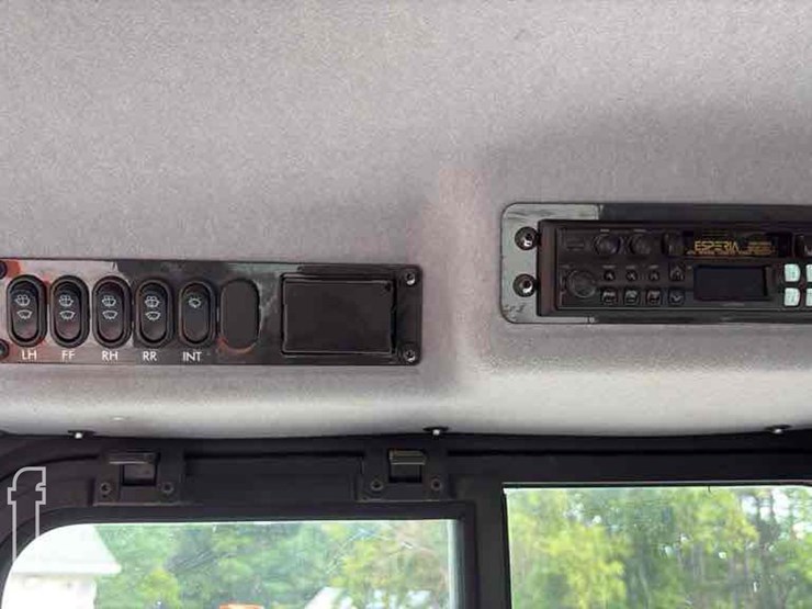 2014-komatsu-d51pxi-22-image-19