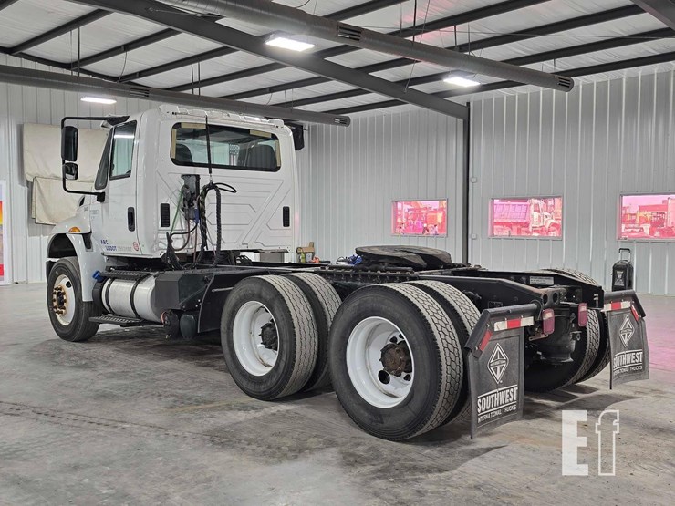 2017-international-durastar-4400-image-4