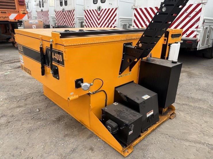 crafco-km-4000sxdx-hotbox-2-ton-w/tank-image-4