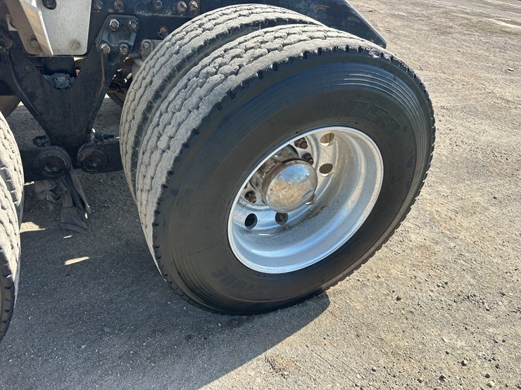 2012-kenworth-t800-image-16