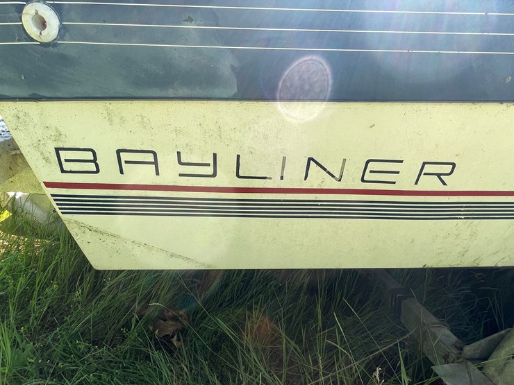 #3221-•-bayliner-capri-5.0l-boat-and-escort-trailer-(no-title)-image-10