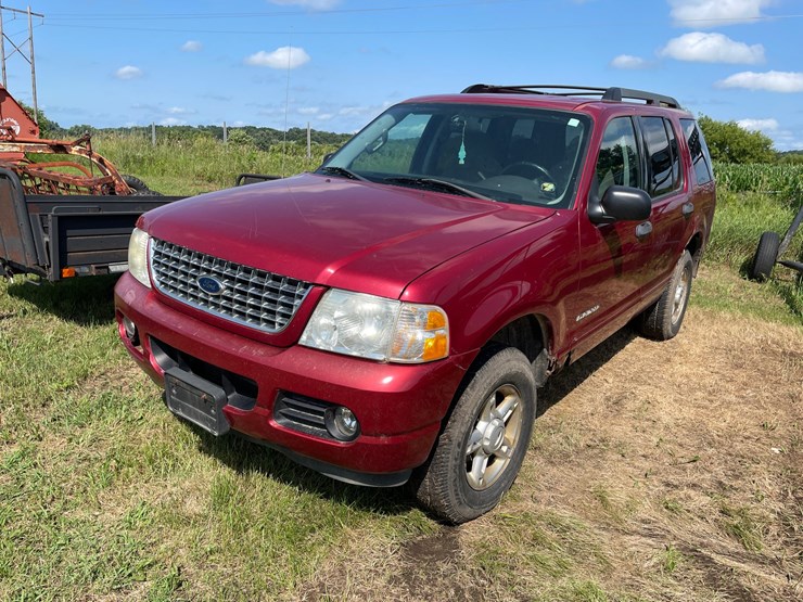 2005-ford-explorer-image-1