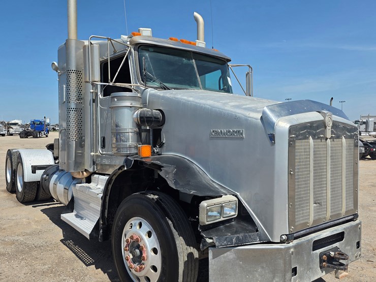 2012-kenworth-t800-image-3