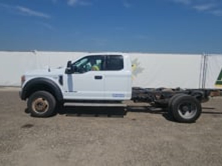 2022-ford-f550-image-5
