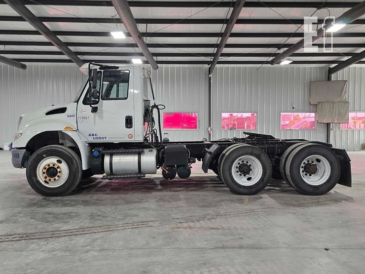 2017-international-durastar-4400-image-5