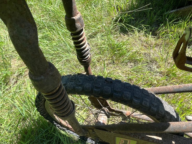 #3299-•-(2)-vintage-bikes-image-14