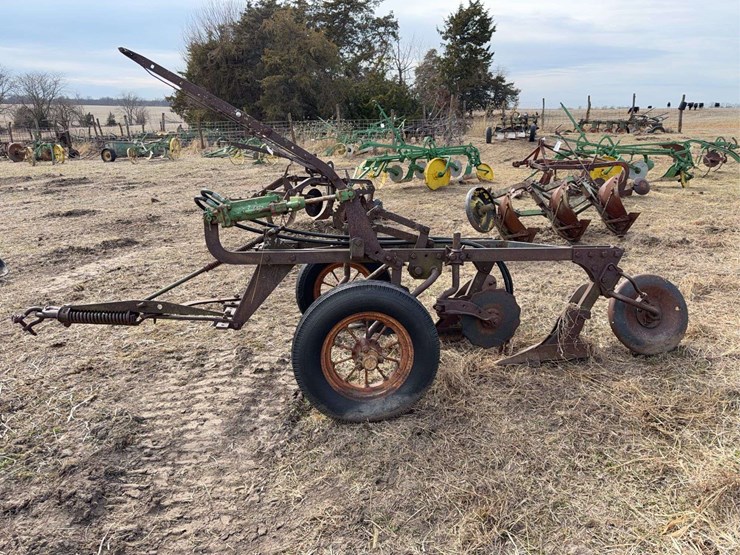 john-deere-no.-44-pull-type-two-bottom-plow-image-2