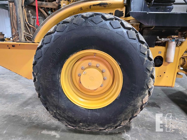 2016-caterpillar-cs56b-image-23