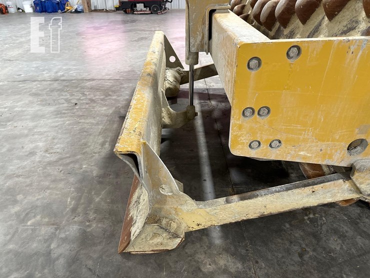 2019-caterpillar-cp56b-image-14
