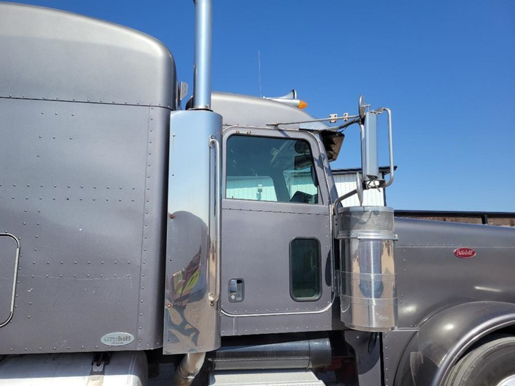 2006-peterbilt-379-image-25
