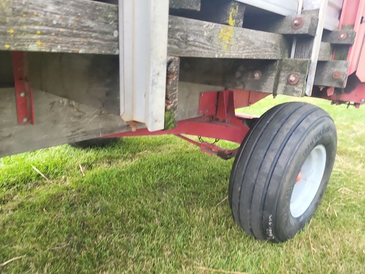 gehl-970-silage-wagon-w/gehl-tandem-axle-running-gear-image-43