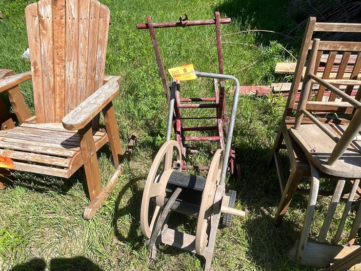 #3243-•-vintage-wood-hose-reel-with-plastic-hose-reel-image-2