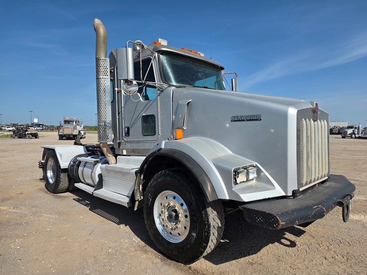2013-kenworth-t800-image-3