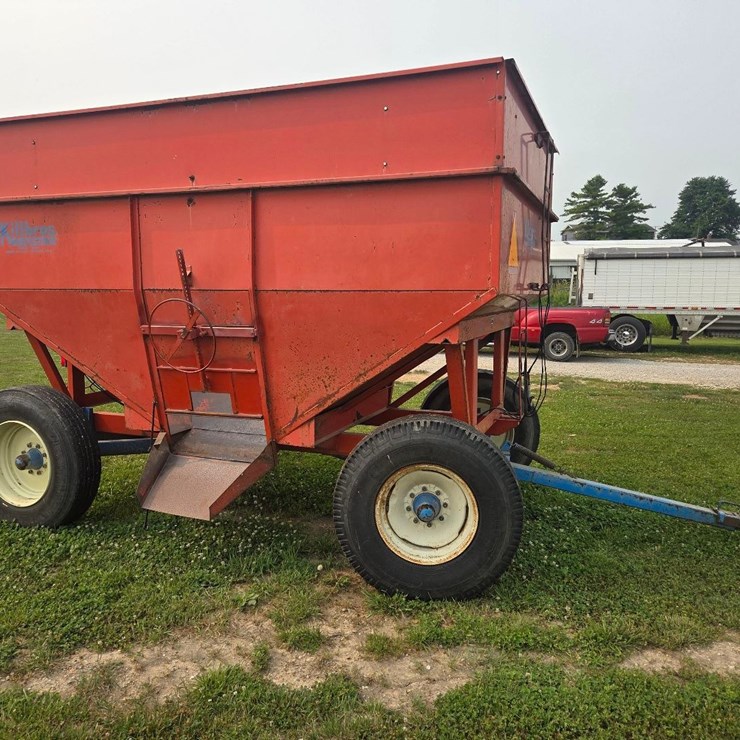 Killbros 385 gravity wagon on Killbros 1386 running gear