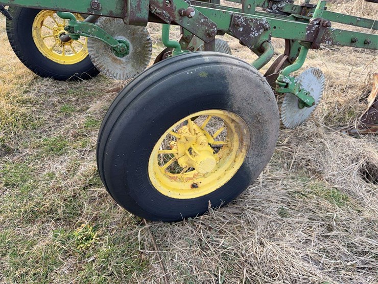 john-deere-pull-type-three-bottom-plow-image-21