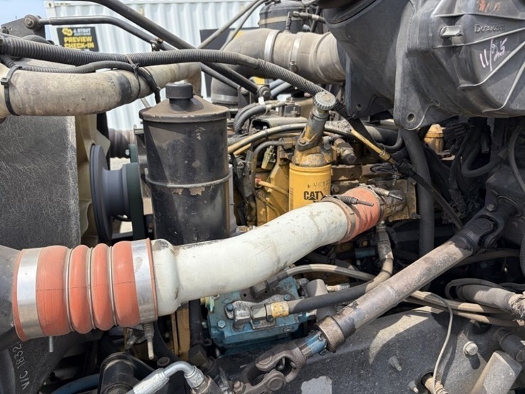 2000-peterbilt-330-image-9
