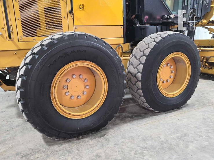 2010-caterpillar-120m-image-29