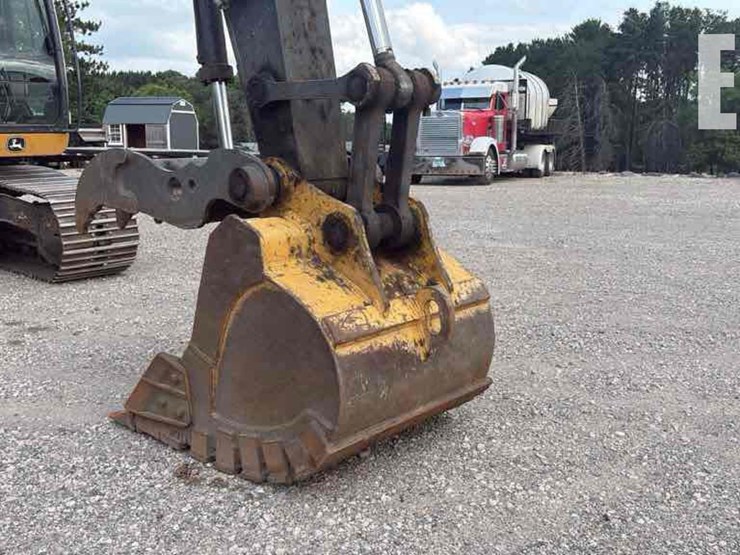 2013-deere-160g-lc-image-12