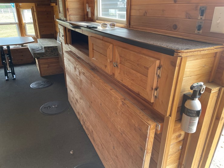 #5815-•-2012-ice-castle-ml-edition-ice-house/camper-(sells-with-paperwork-to-obtain-title)-image-34