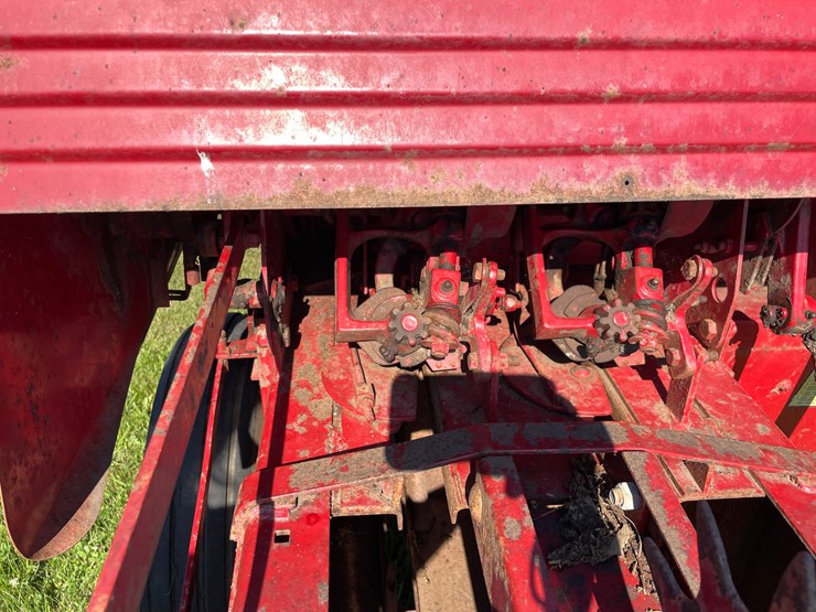 new-holland-271-image-10