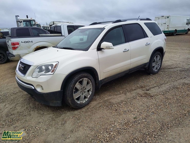 2010-gmc-acadia-image-1