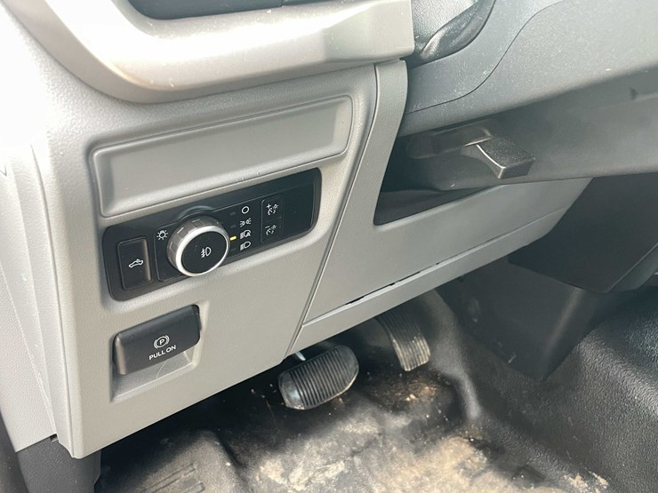2023-ford-f150-xl-image-47