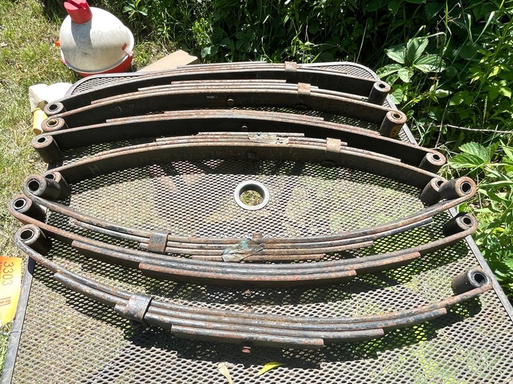 #3303-•-metal-table-and-(7)-trailer-springs-image-9