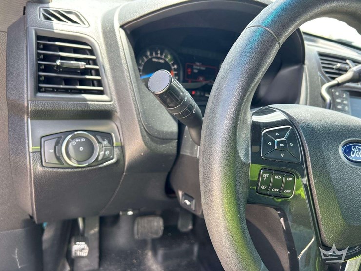 2018-ford-explorer-image-15