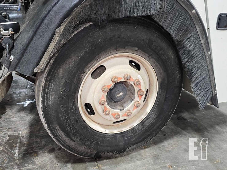 2016-mack-leu613-image-31