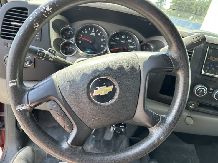 2010-chevrolet-silverado-2500-image-24